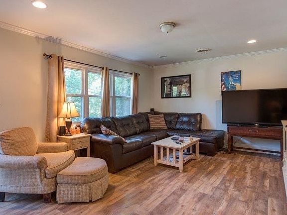 5th image of 3232 Ginn Dr