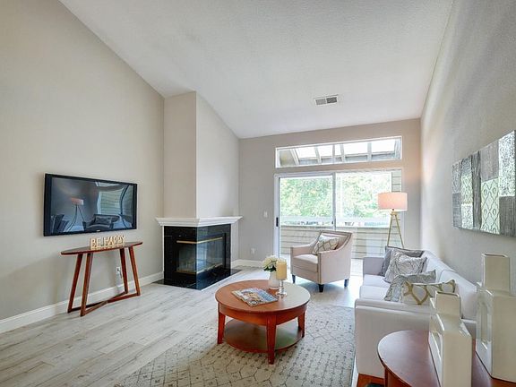 5th image of 1651 Parkview Green Cir