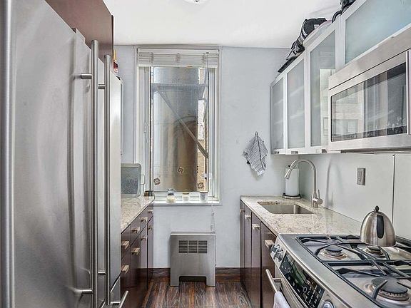 4th image of 212 E 47th St APT 9B