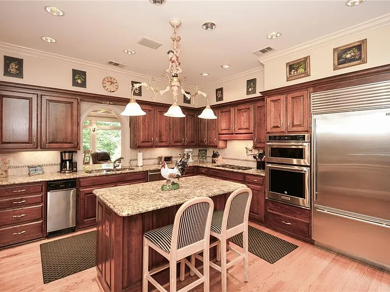 1640 Lazy River Ln — Photo 22