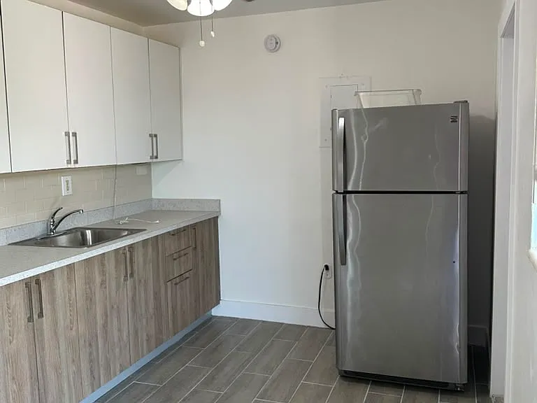 420 NW 47th Ave #4 — Photo 4