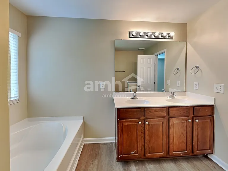 111 Chadford Pl — Photo 10