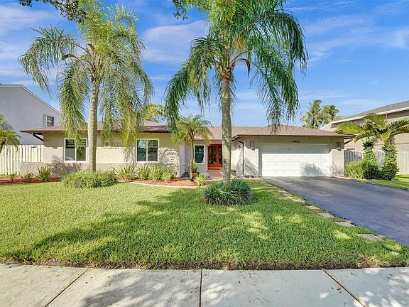 5th image of 14470 Fairfax Place