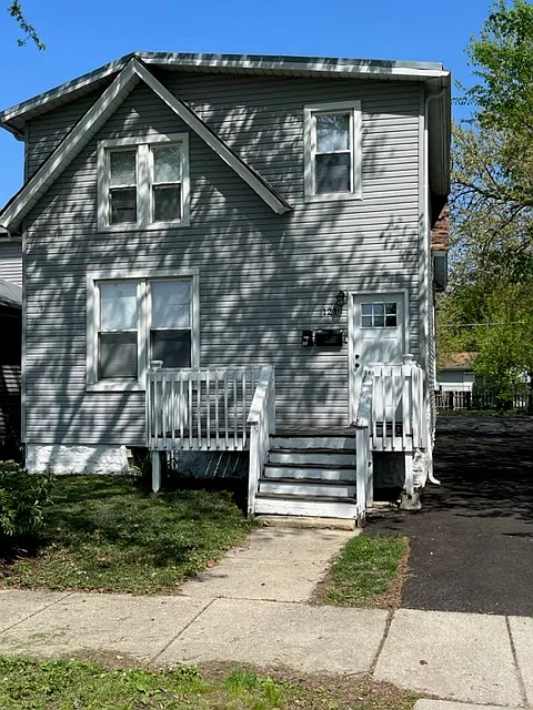 2 bed, 900 sqft, $2,000 — Photo 1