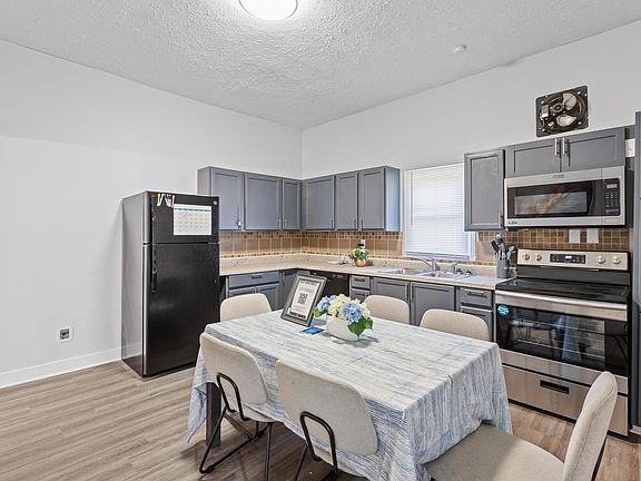 3rd image of 1043 N Holmes Ave #18105487