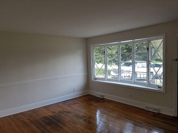 3rd image of 468 Lakeside Dr