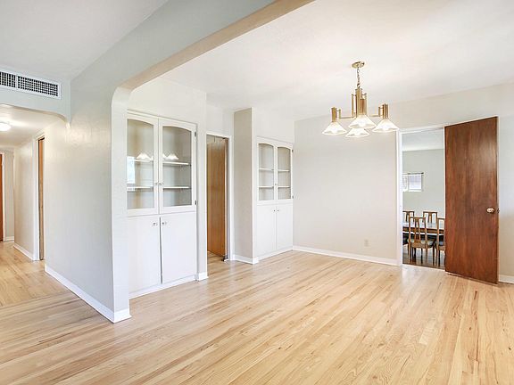 5th image of 3903 Hannett Ave NE