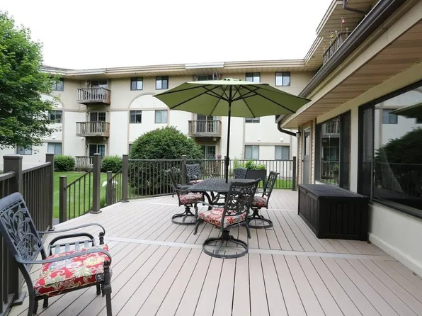 Island Place Apartments - On the River