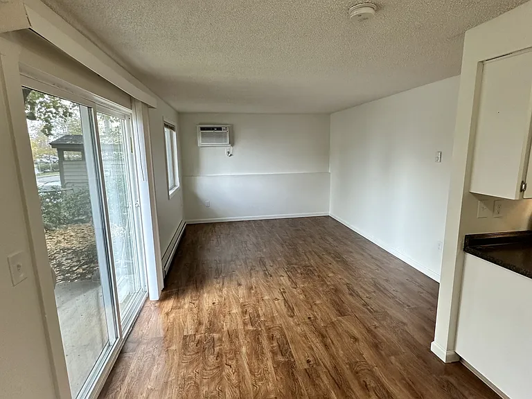 226 E 7th Ave #6 — Photo 3