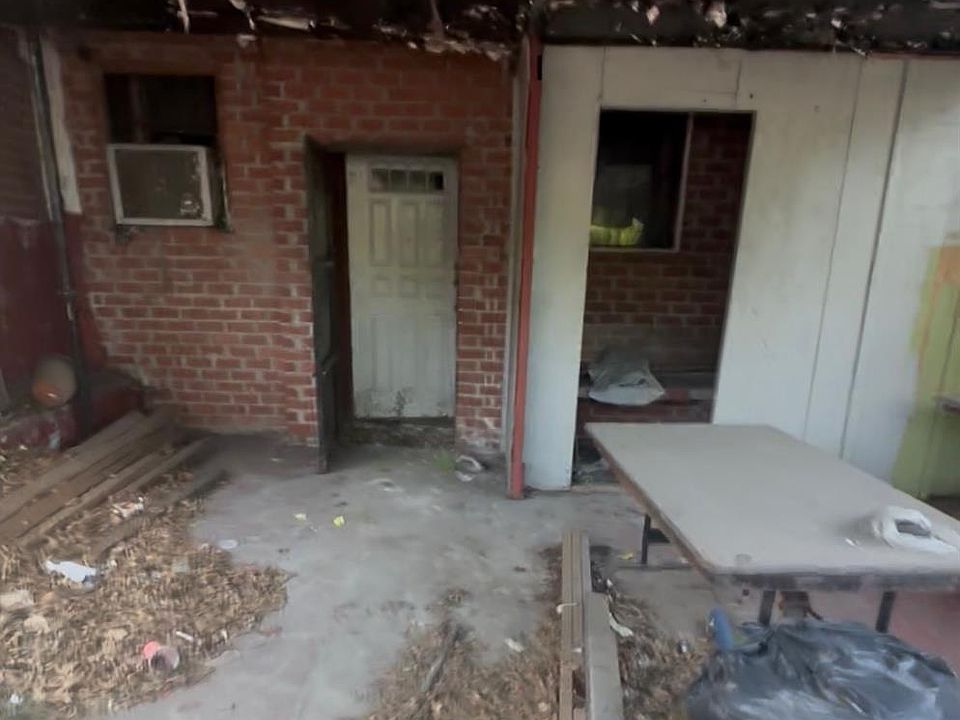 2nd image of 133 Dumont Avenue