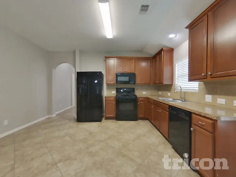 715 Pequin Rd — Photo 7