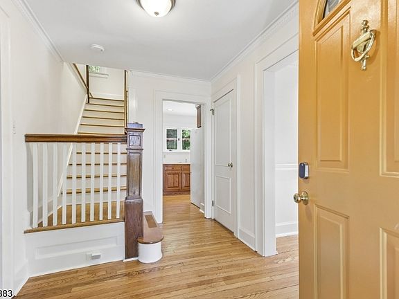 4th image of 147 Glen Ave