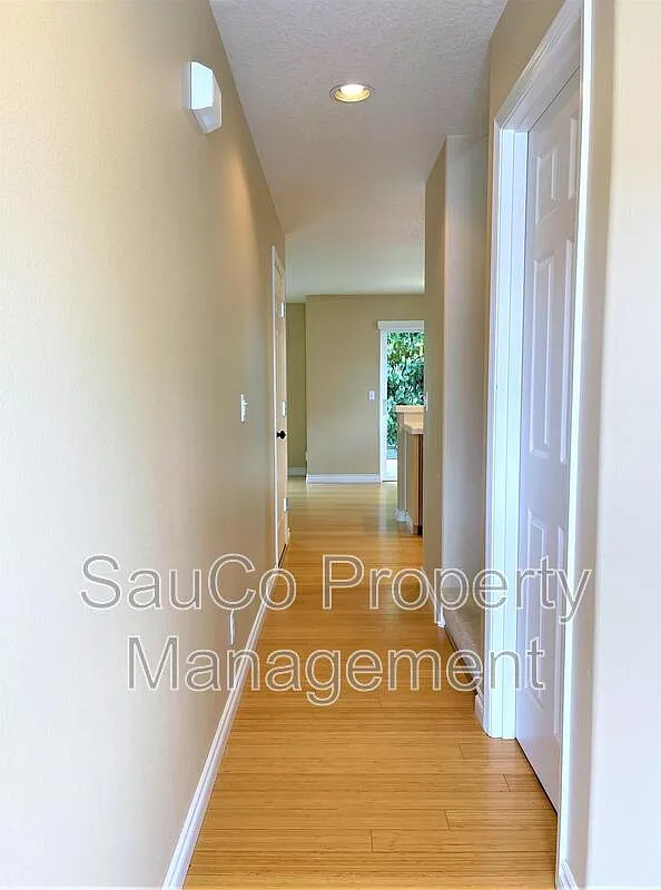 3 bed, 2.5 bath, 1653 sqft, $2,795 — Photo 2