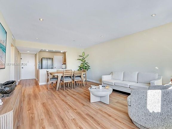 2nd image of 401 Golden Isles Dr APT 1116