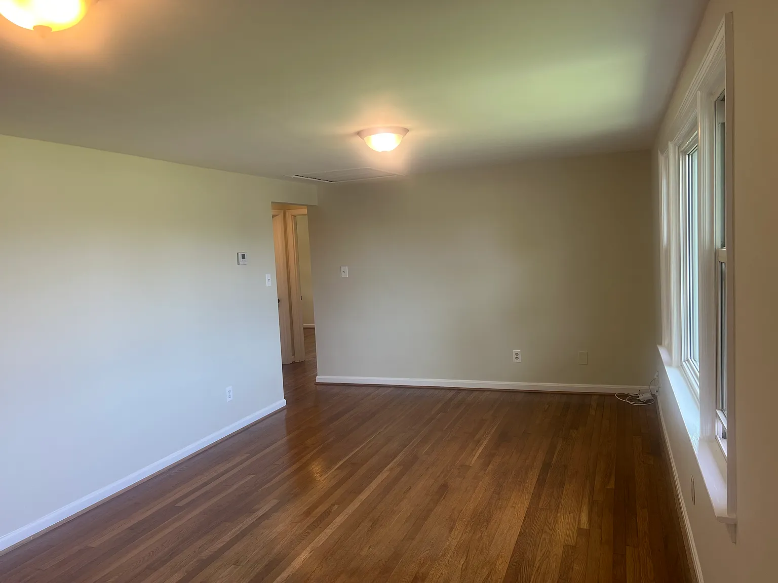 3 bed, 1.5 bath, 1296 sqft, $1,900 — Photo 3