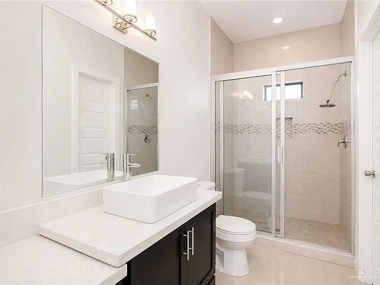 1219 Whiteoak Dr #4 — Photo 9