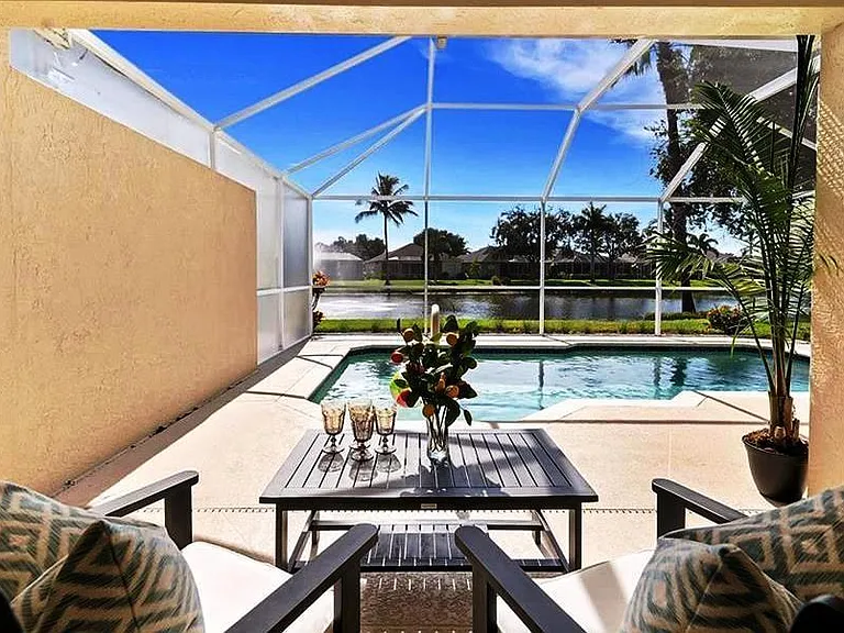 8216 Ibis Cove Cir #B-215 — Photo 1