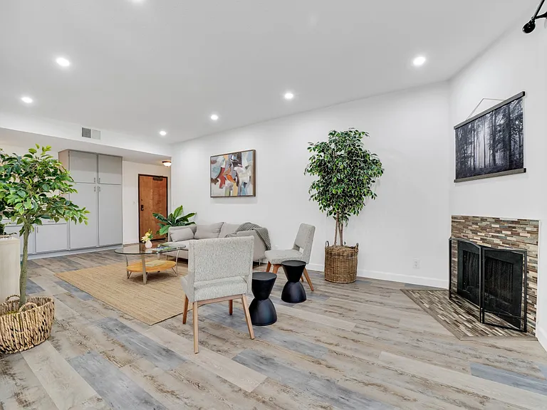 13331 Moorpark St #206 — Photo 3