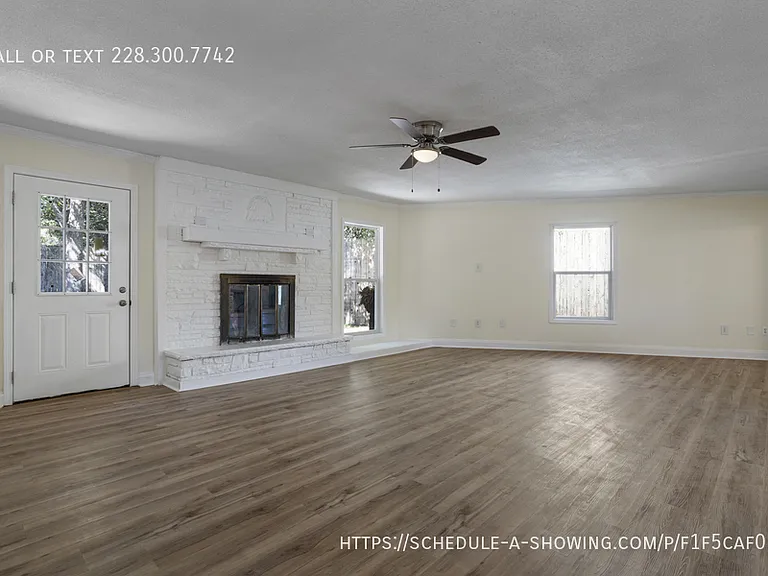 122 Carroll Ave — Photo 7