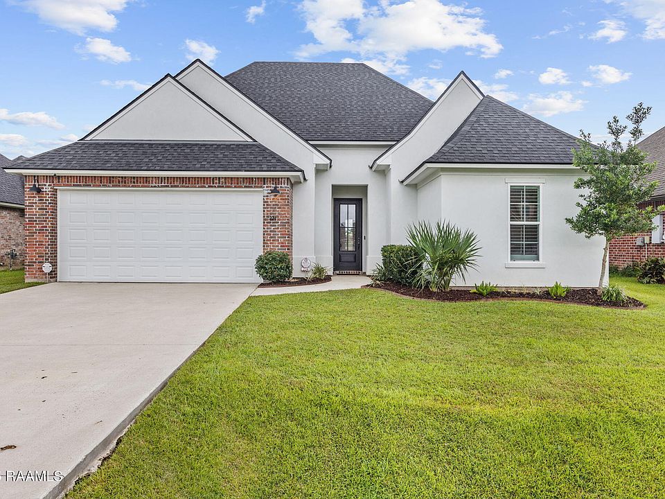 1st image of 224 Tall Oaks Ln