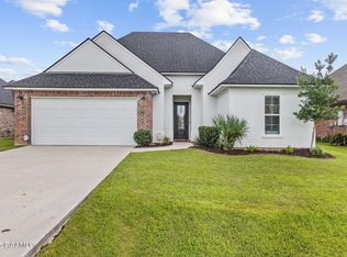 224 Tall Oaks Ln, Youngsville, LA 70592
