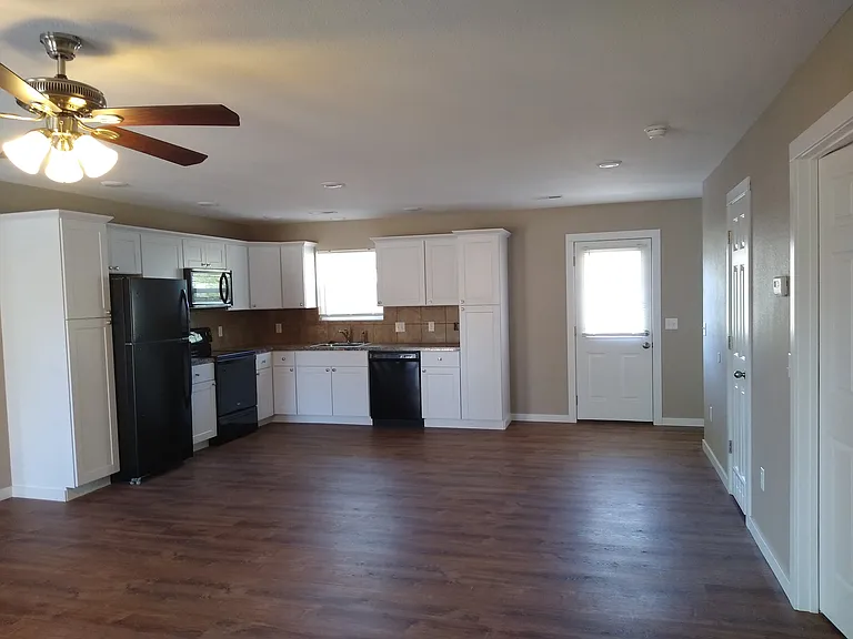 315 W Durst St — Photo 3
