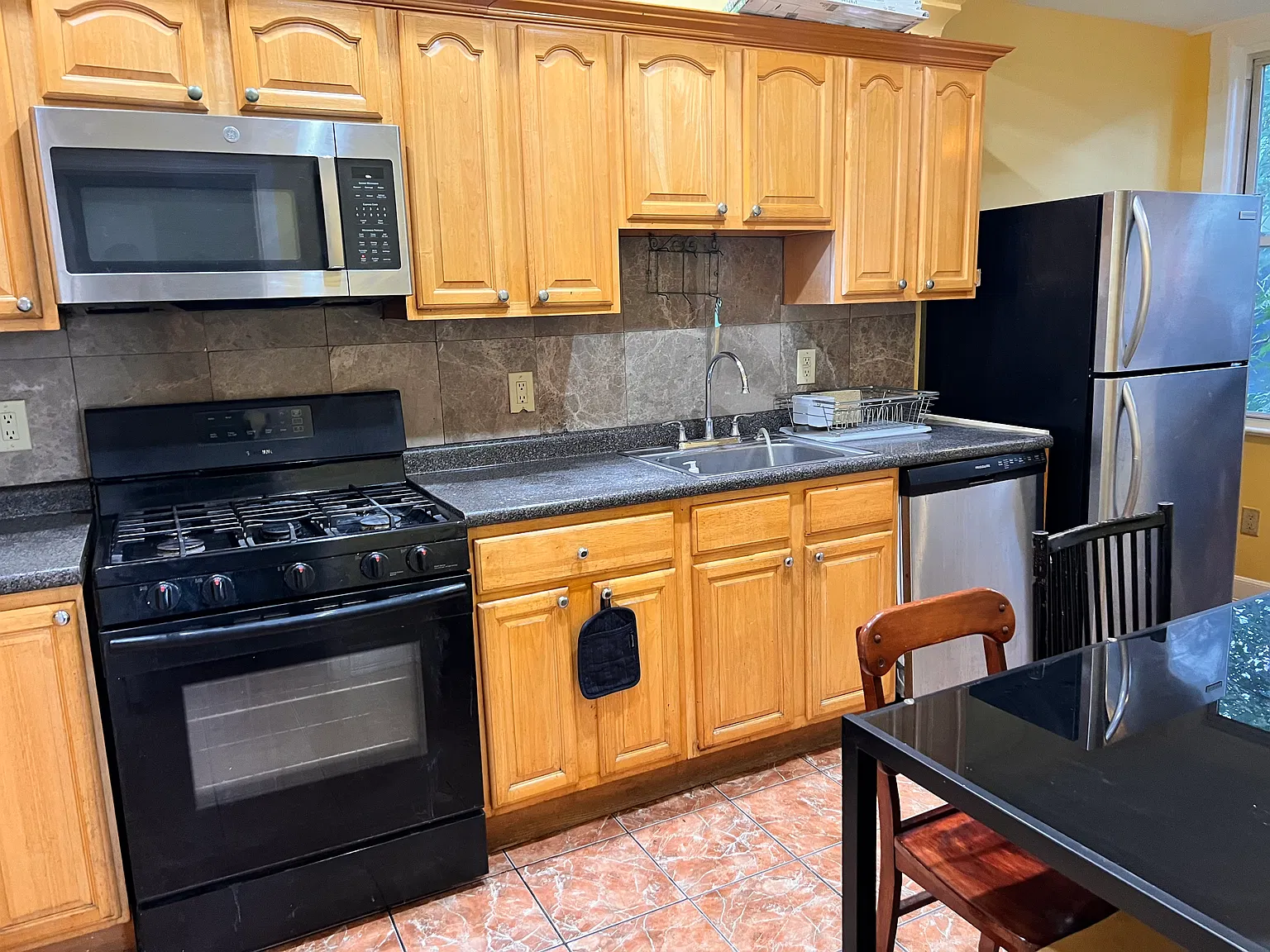 3 bed, $3,000 — Photo 2