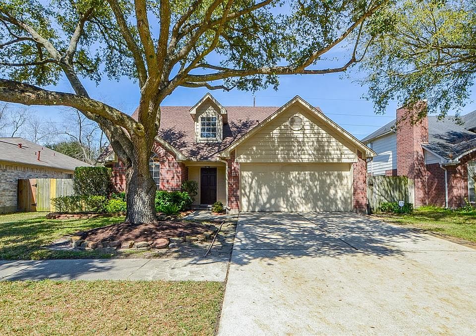 1st image of 611 Willow West Dr