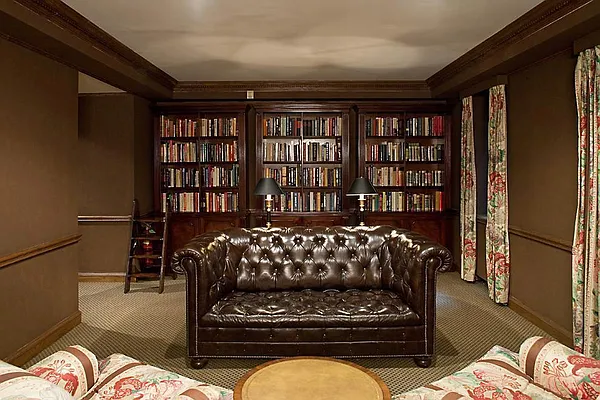 Sold by Akam Sales and Brokerage | media 9