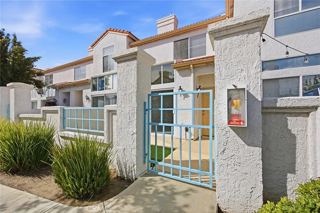 3 bed, 2.5 bath, 1311 sqft, $3,150 — Photo 3