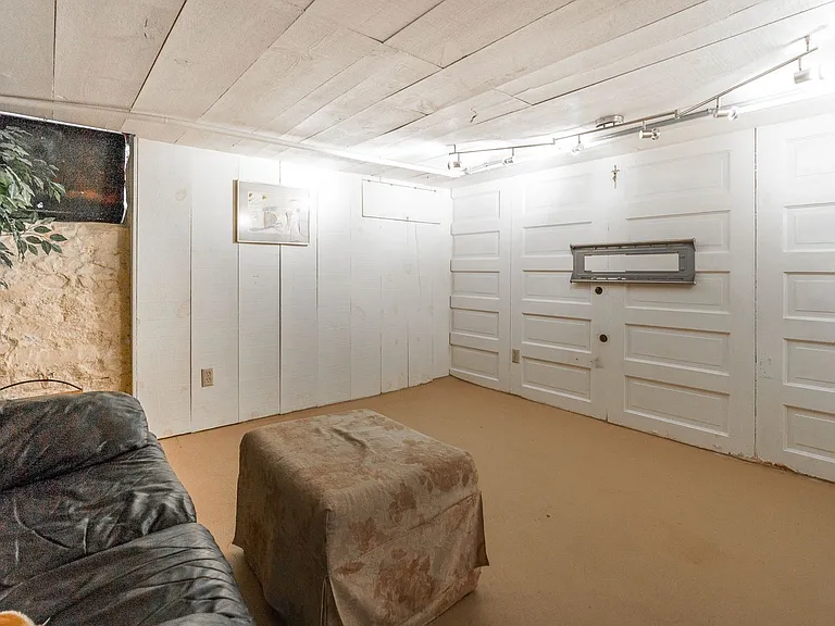 Unique 2 Bedroom in German Village — Photo 8