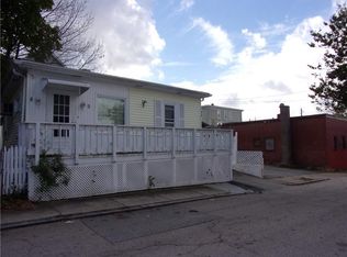 9 Hauxhurst St, Providence, RI 02909