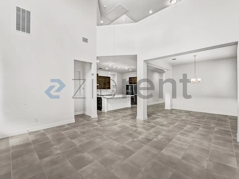 6405 Golden Bough Ln — Photo 14