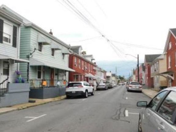 Exterior Neighborhood (street photo)