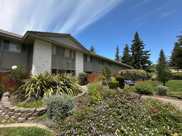Greenhaven Apartments ~ In the Heart of Sacramento's Pocket Neighborhood!, 6330 Havenside Dr APT 24, Sacramento, CA 95831