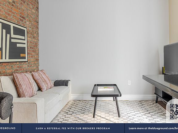 4th image of 20 Prince St APT 13