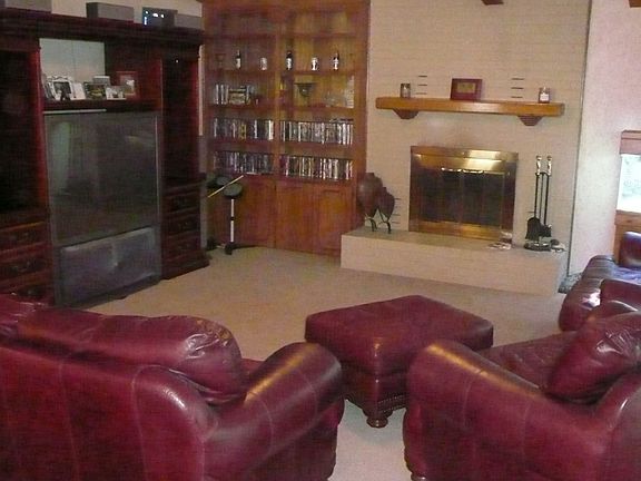 2nd image of 2907 NE Lakeview Cir