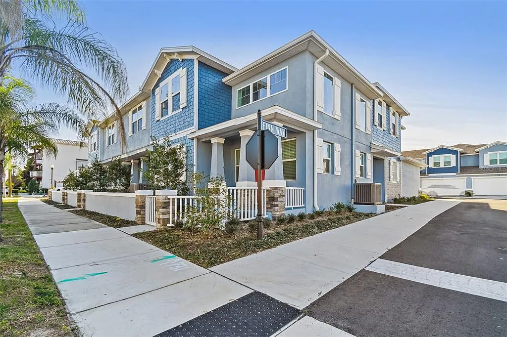 3 bed, 2.5 bath, 2150 sqft, $4,400 — Photo 1