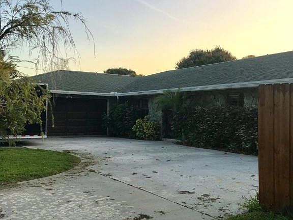 3rd image of 115 NE Caprona Ave