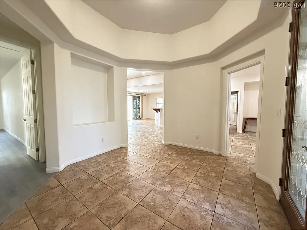 4 bed, 3.5 bath, 2545 sqft, $2,490 — Photo 2