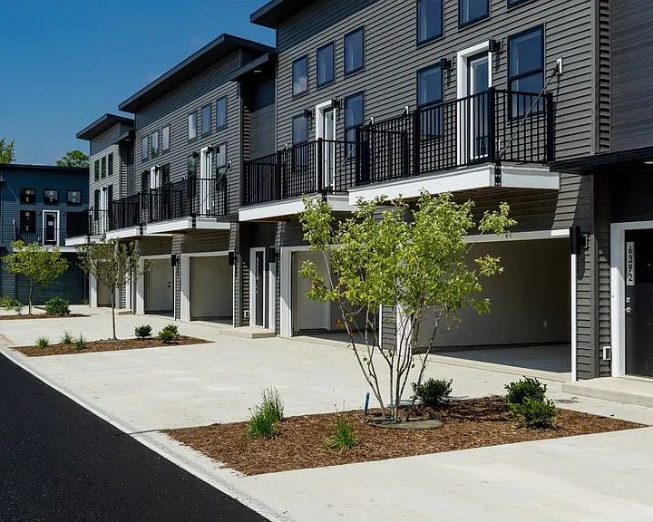 Landings at Rush Creek — Photo 13