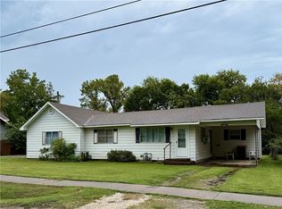 210-212 N Main Ave, Lincoln, AR 72744