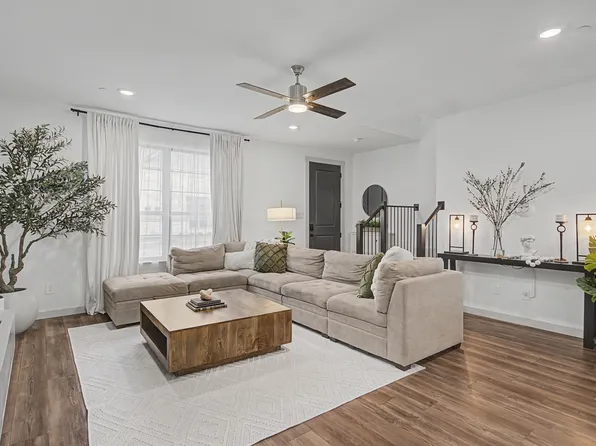 665 Vista Oaks Rd, Lewisville, TX 75067