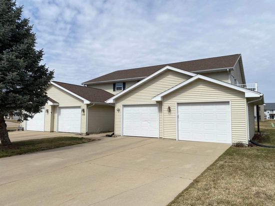 382 Chapin St APT 2, Columbus, WI 53925