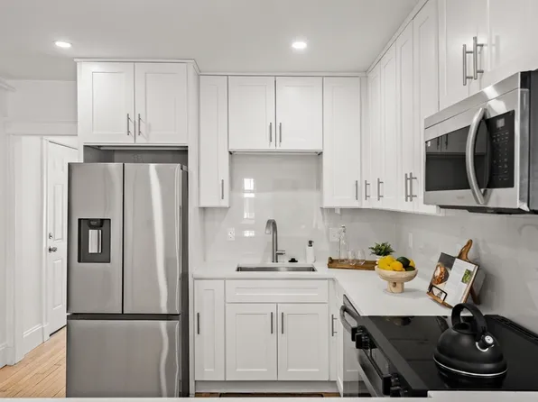 60 Derby St APT 4, Somerville, MA 02145