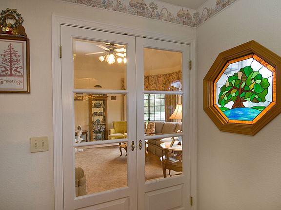 Elegant entrance to the living room