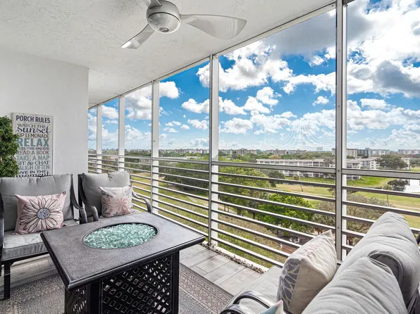 3520 Oaks Way #910, Pompano Beach, FL 33069
