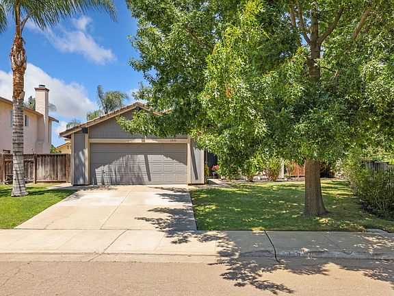 4th image of 1935 Foxtail Ct