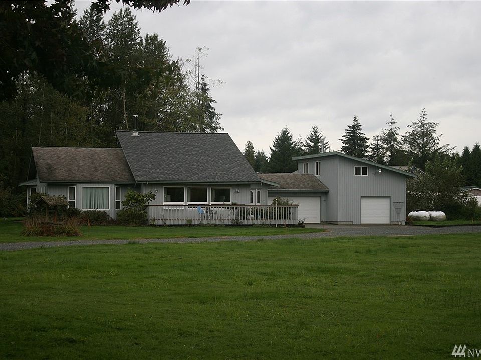 Front view from driveway.....note large front deck
