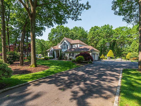 3rd image of 6 Shelter Harbor Ct